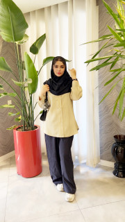 شومیز زنانه مدل ریحانه با پارچه کراش رنگ کرم، یقه ایستاده و تنخور آزاد